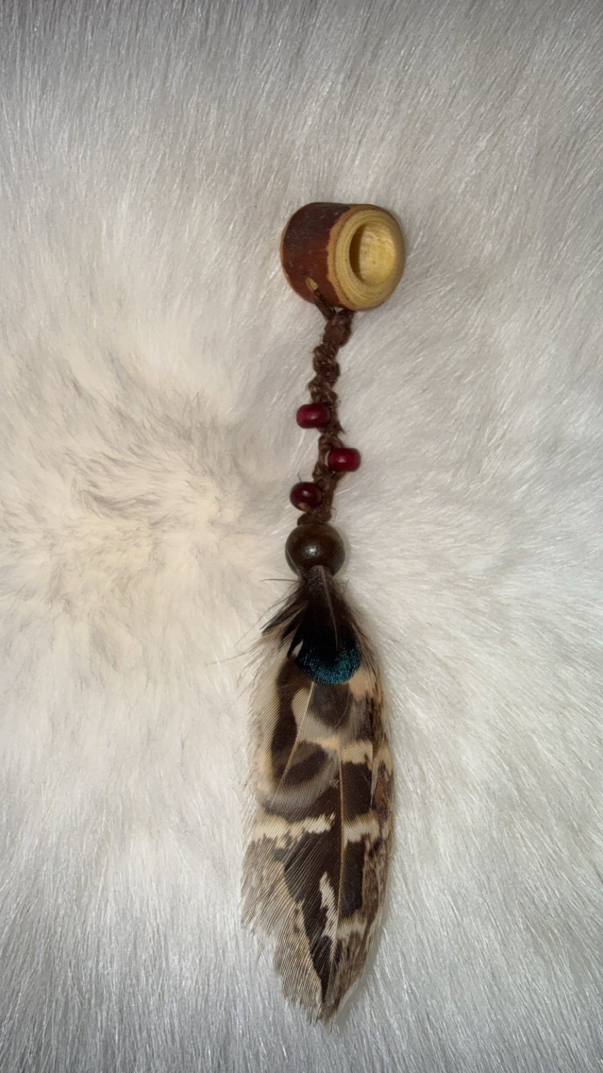 Dangle bead-feather