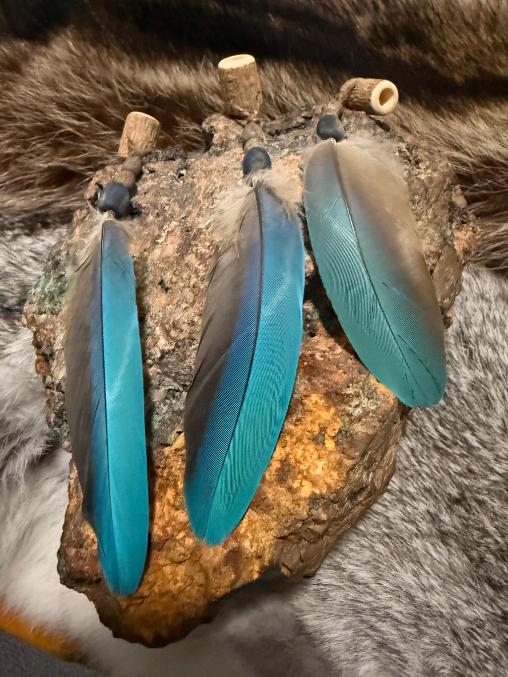 Dangle- Macaw feather